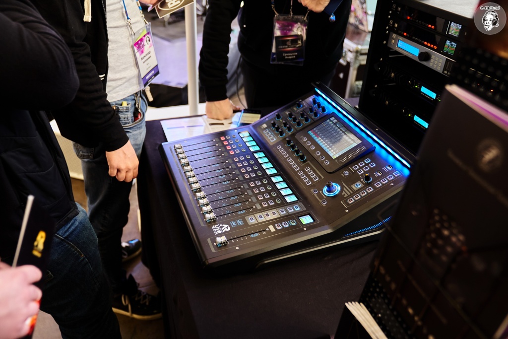 0093web.jpg 0093web.jpg